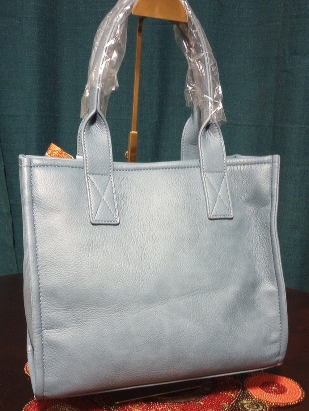 Elle Tote w/Brooch And Scarf - Picture 4 of 16
